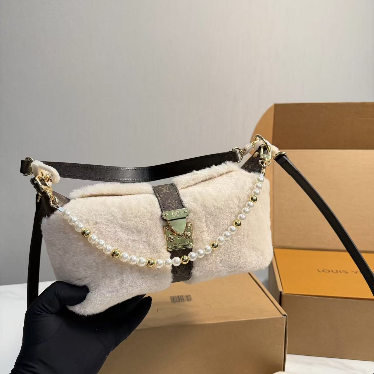 LVパールウールハンドバッグ【50%割引+送料無料】