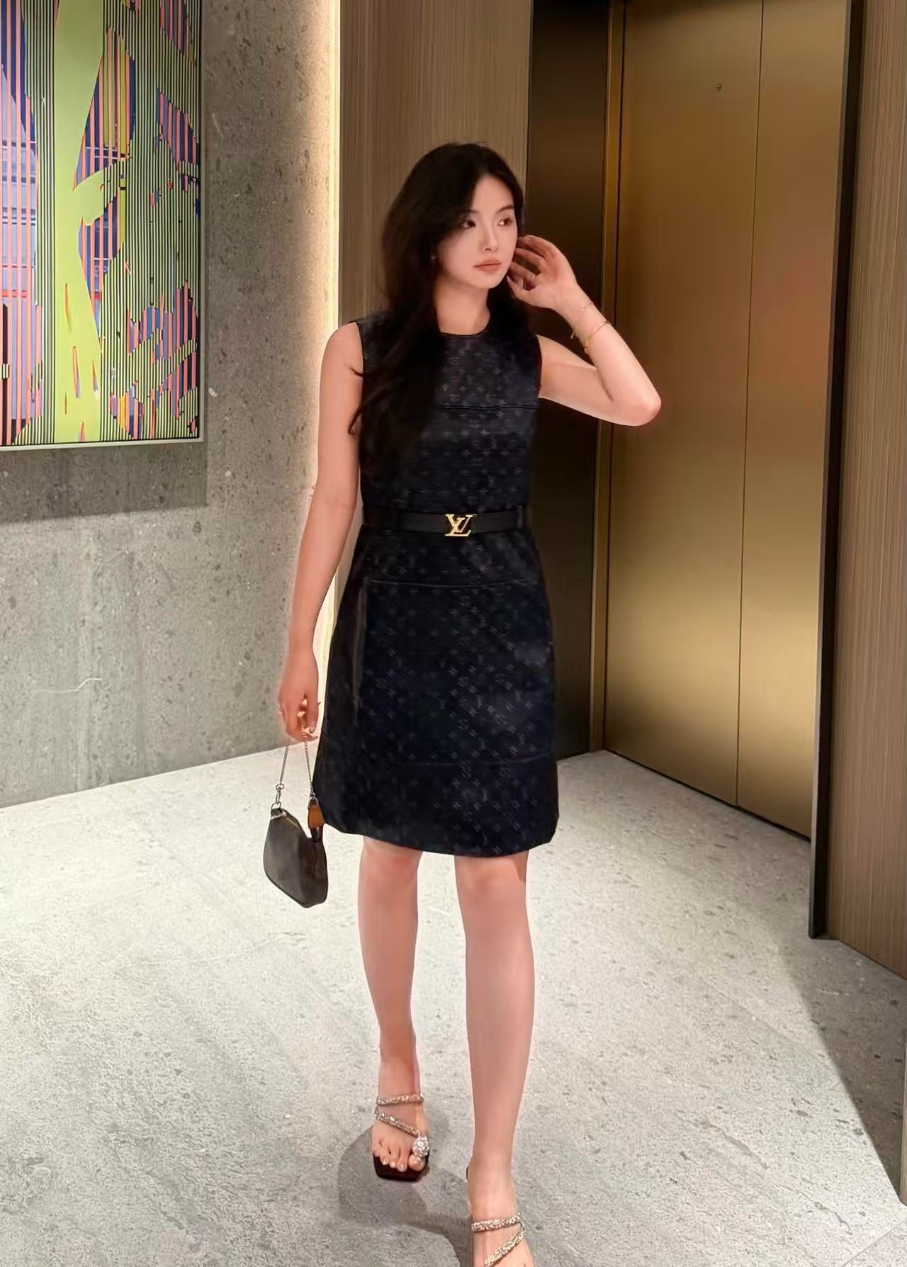 LVプリントのノースリーブドレス【50％割引+送料無料】