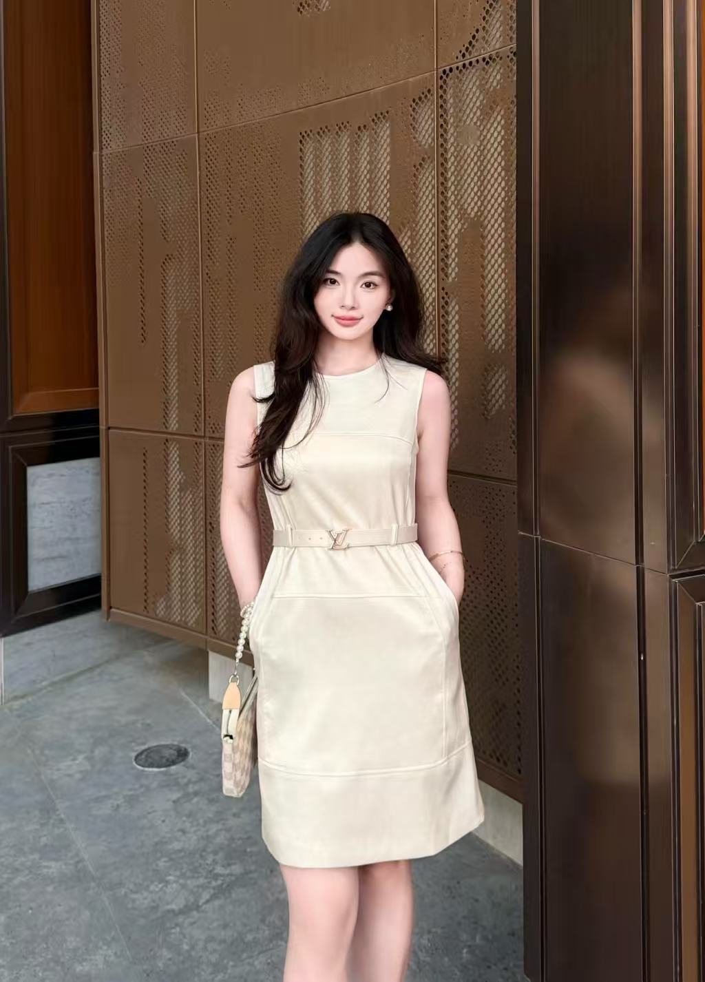 LVプリントのノースリーブドレス【50％割引+送料無料】