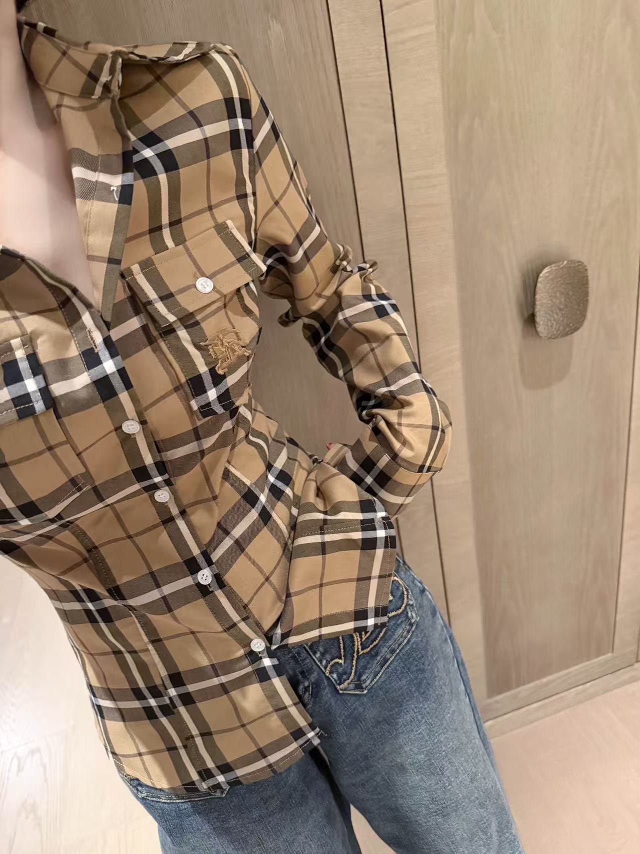 BUR8ERRY チェック柄刺繍ウォーホースシャツ【50％割引+送料無料】