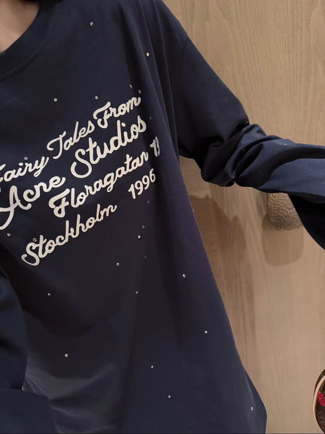 Acne studiosレター長袖Tシャツ【50％割引+送料無料】