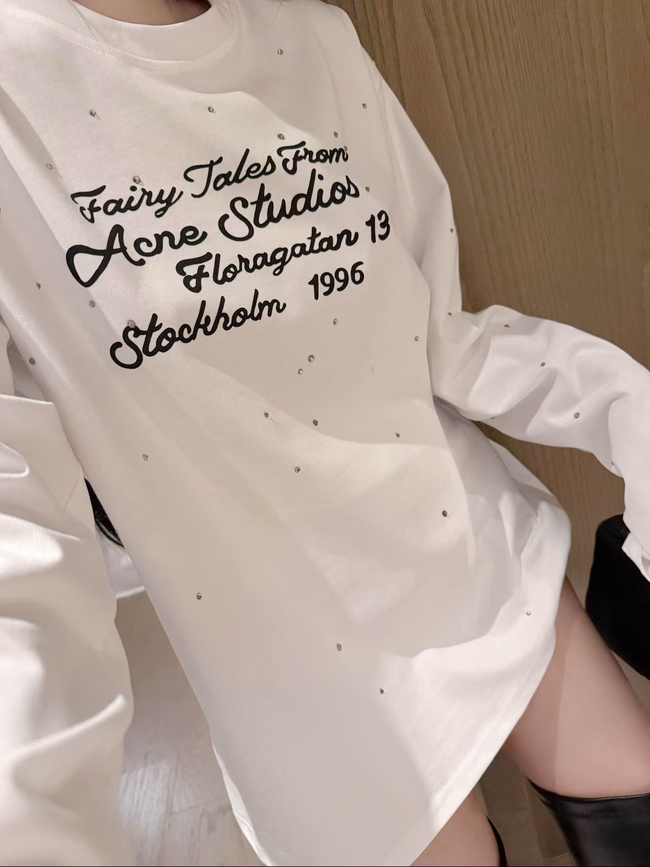 Acne studiosレター長袖Tシャツ【50％割引+送料無料】