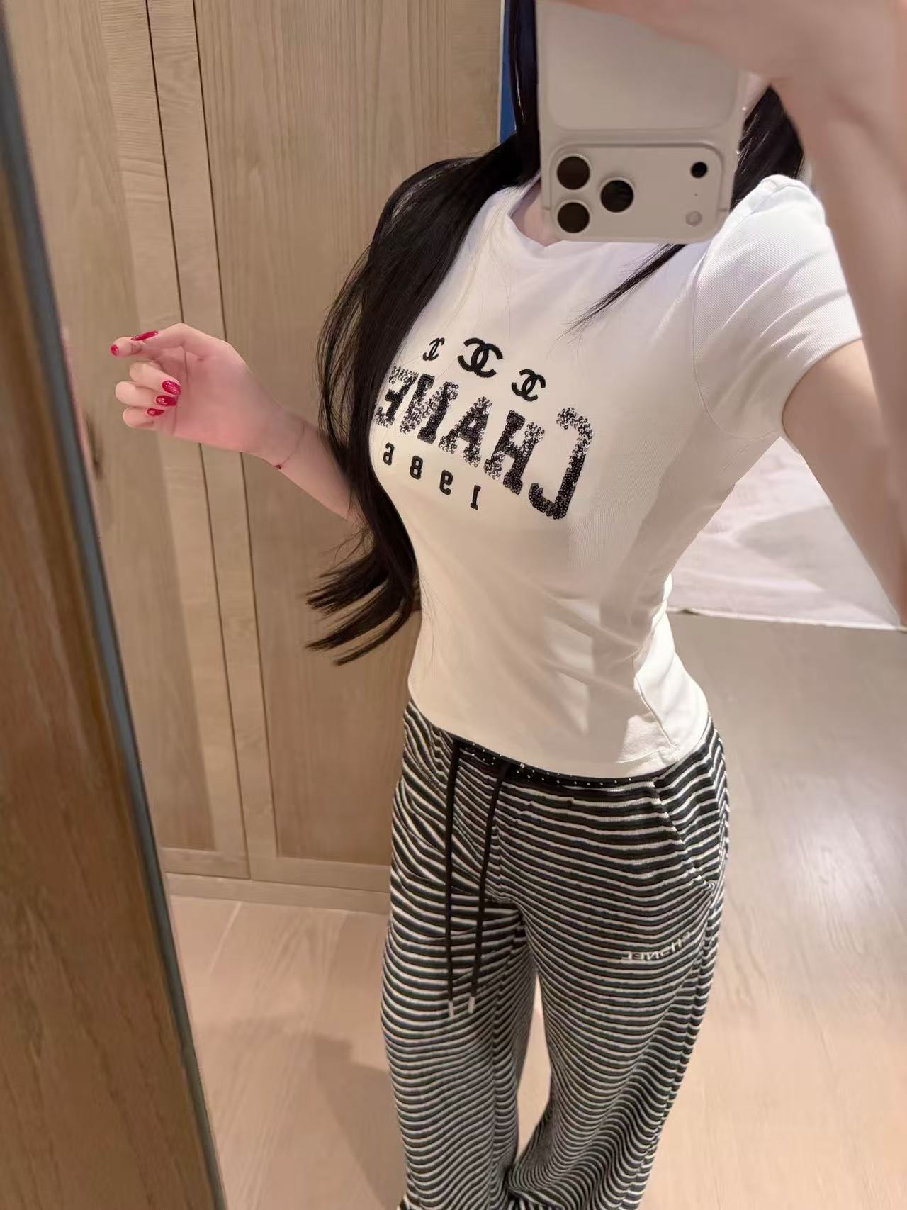 CHANE1 刺繍スパンコールレターTシャツ【50％割引+送料無料】