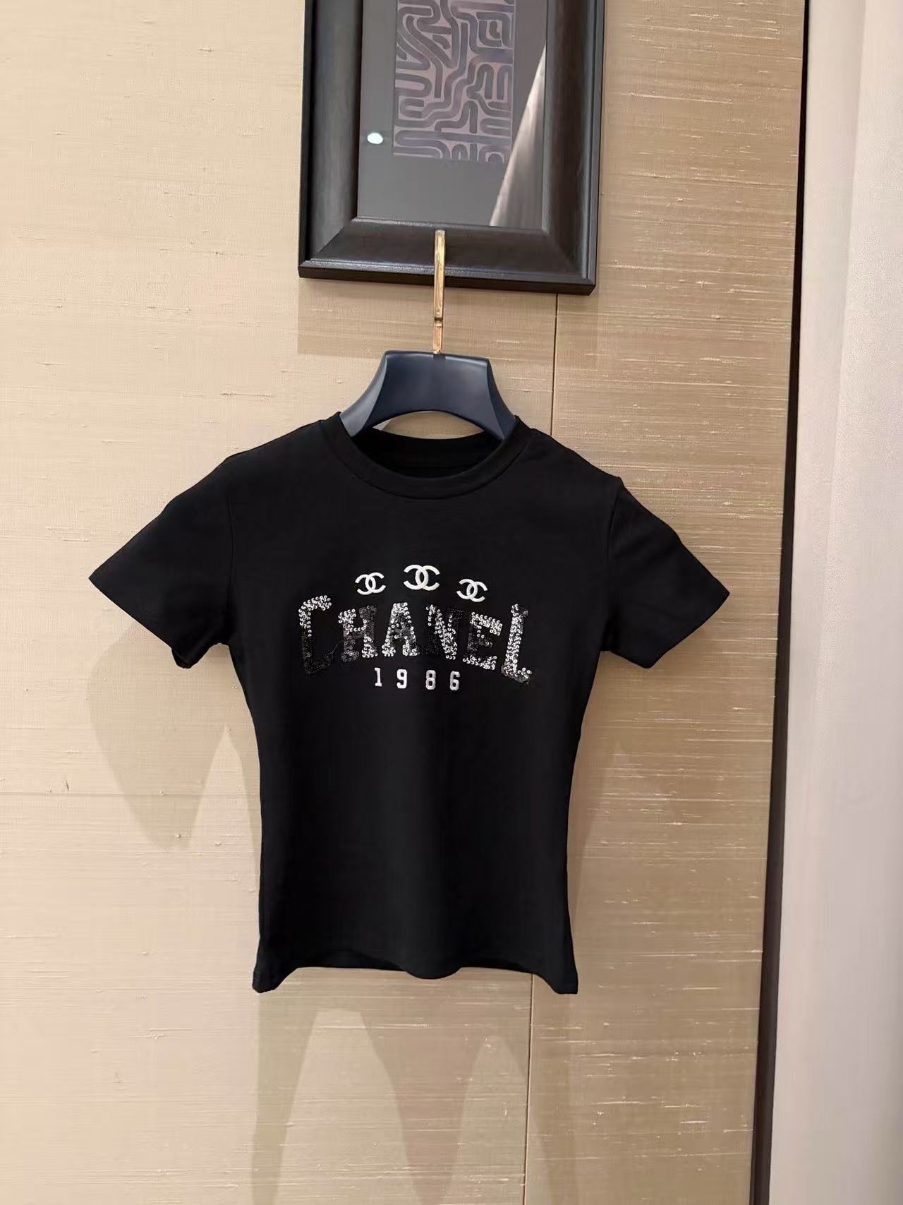 CHANE1 刺繍スパンコールレターTシャツ【50％割引+送料無料】