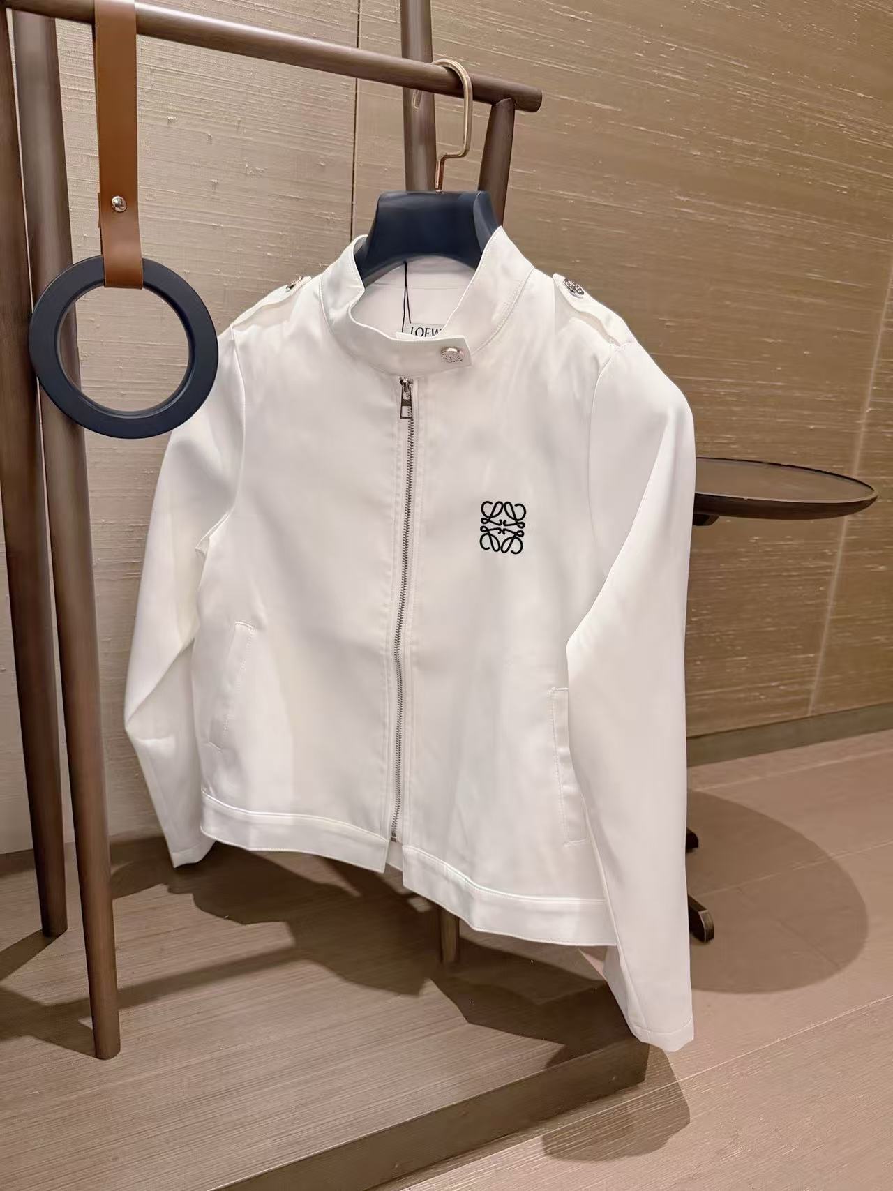 L0WEW 刺繍ロゴ ジップアップジャケット【50％割引+送料無料】