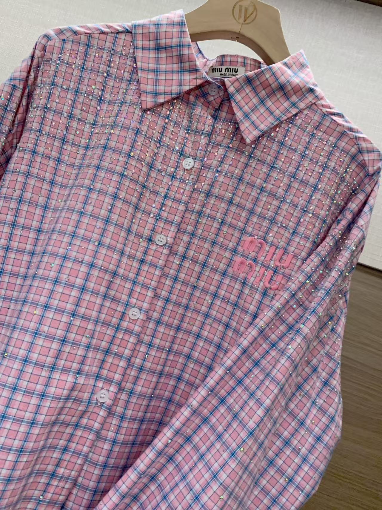 M1UM1U ラインストーン チェックシャツ【50％割引+送料無料】