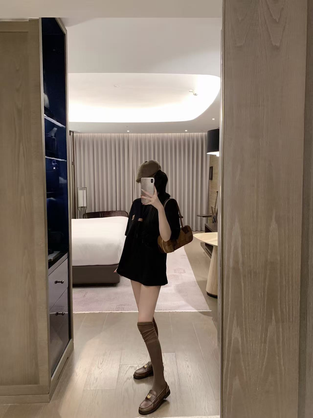 L0WEWレースアップTシャツ【50％割引+送料無料】【50％割引+送料無料】