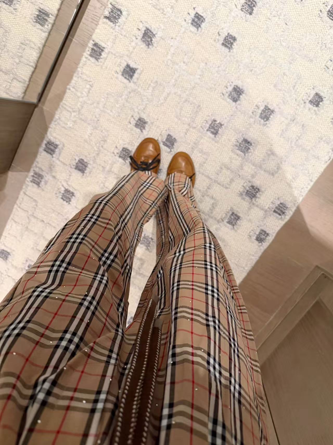 BUR8ERRY チェック柄カジュアルパンツ【50％割引+送料無料】