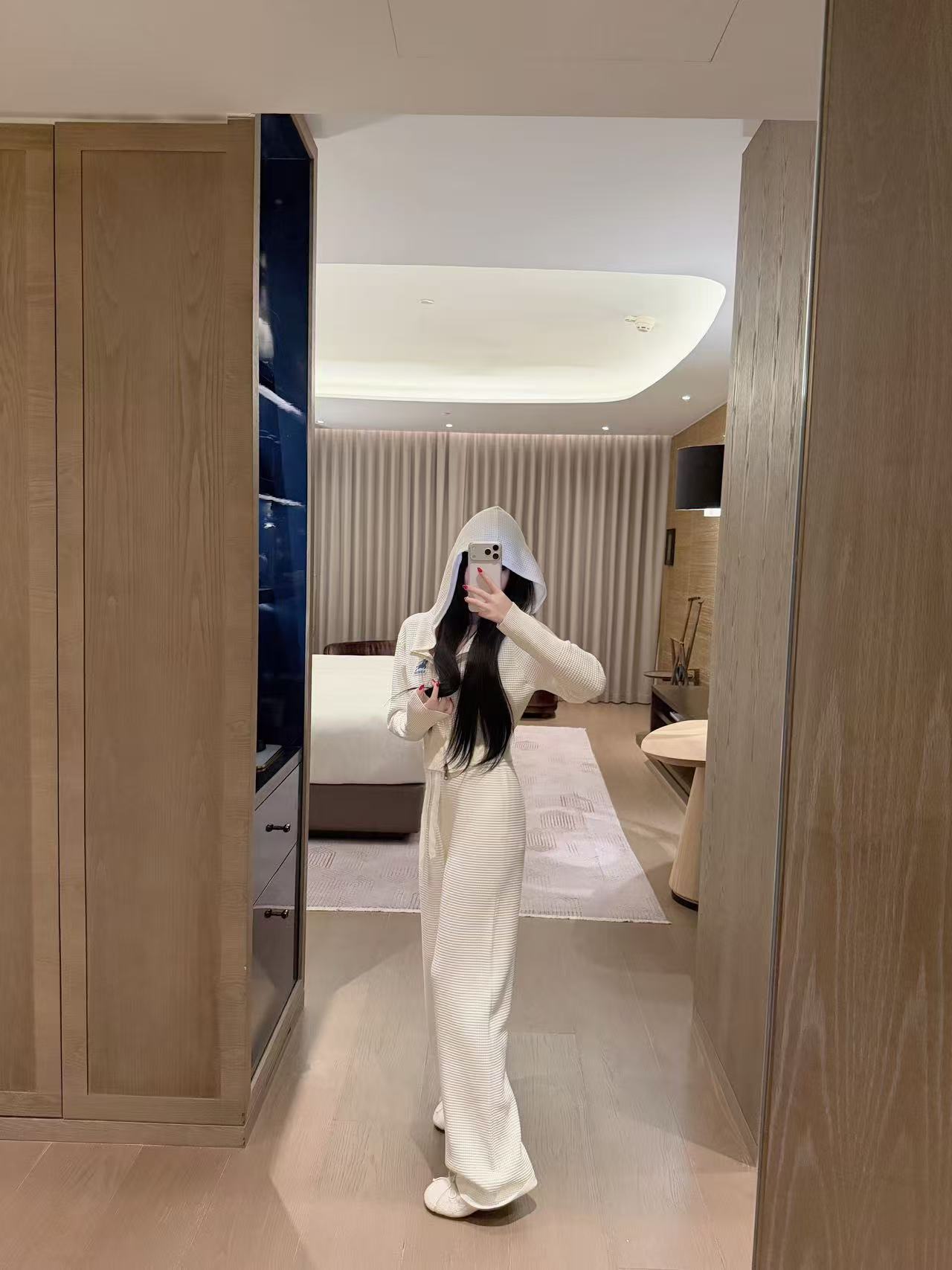 BUR8ERRY ウォーホース パーカー + パンツ ツーピースセット【50％割引+送料無料】