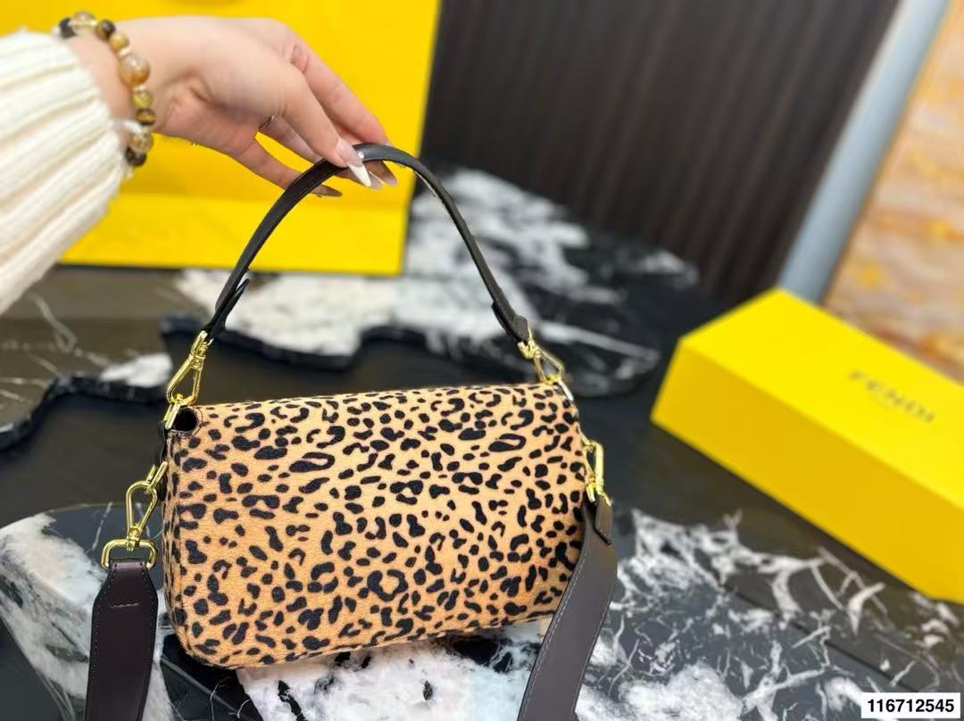 FEND1 レオパードプリント バゲットハンドバッグ【50％割引+送料無料】