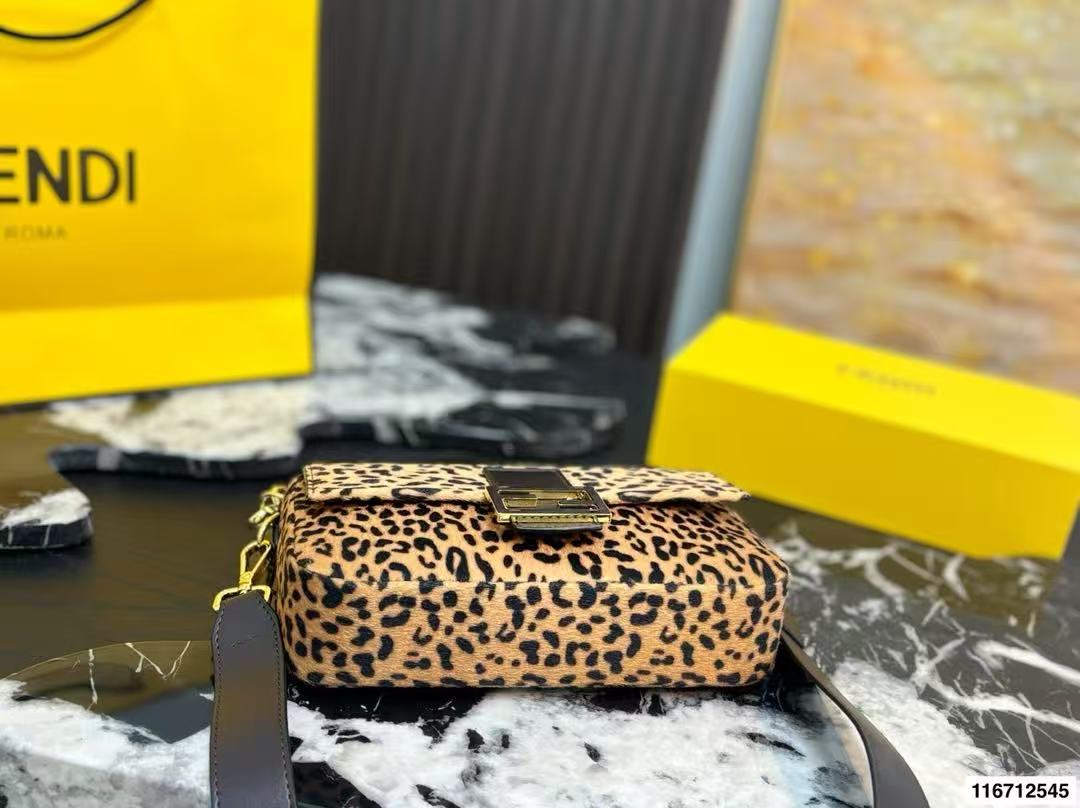 FEND1 レオパードプリント バゲットハンドバッグ【50％割引+送料無料】