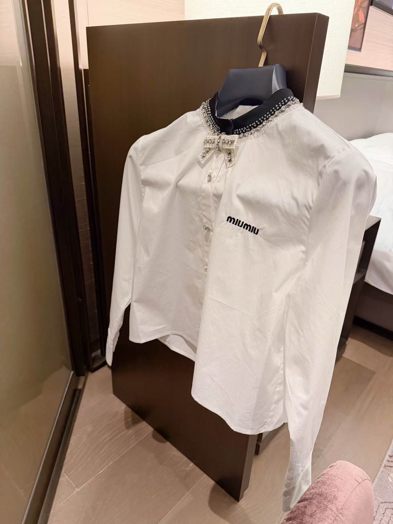 M1UM1U シャツ+フレアカジュアルパンツ ツーピースセット【50%割引+送料無料】