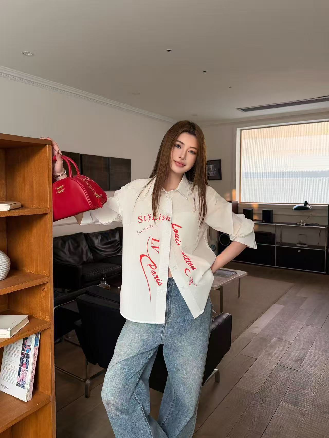 LVレッドレターシャツ【50％割引+送料無料】