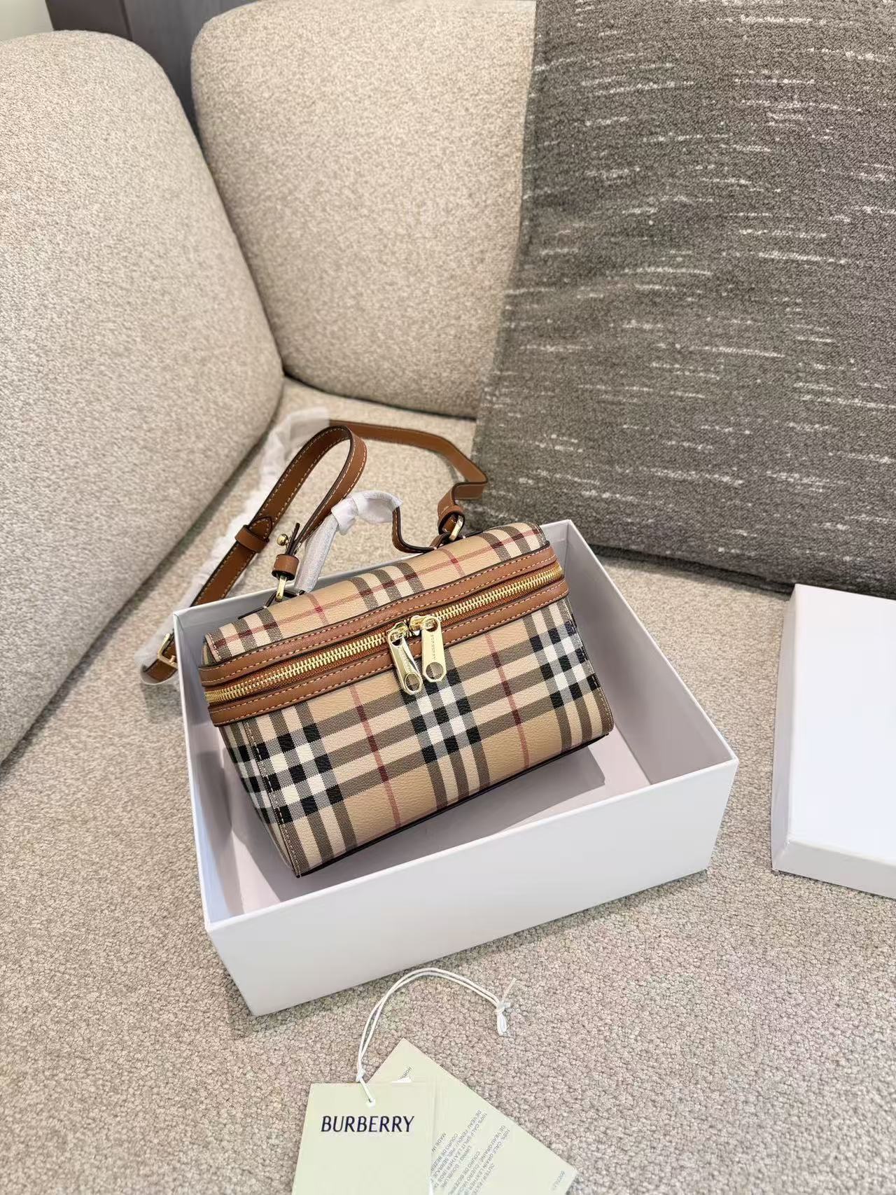 BUR8ERRYチェックハンドバッグ【50％割引+送料無料】