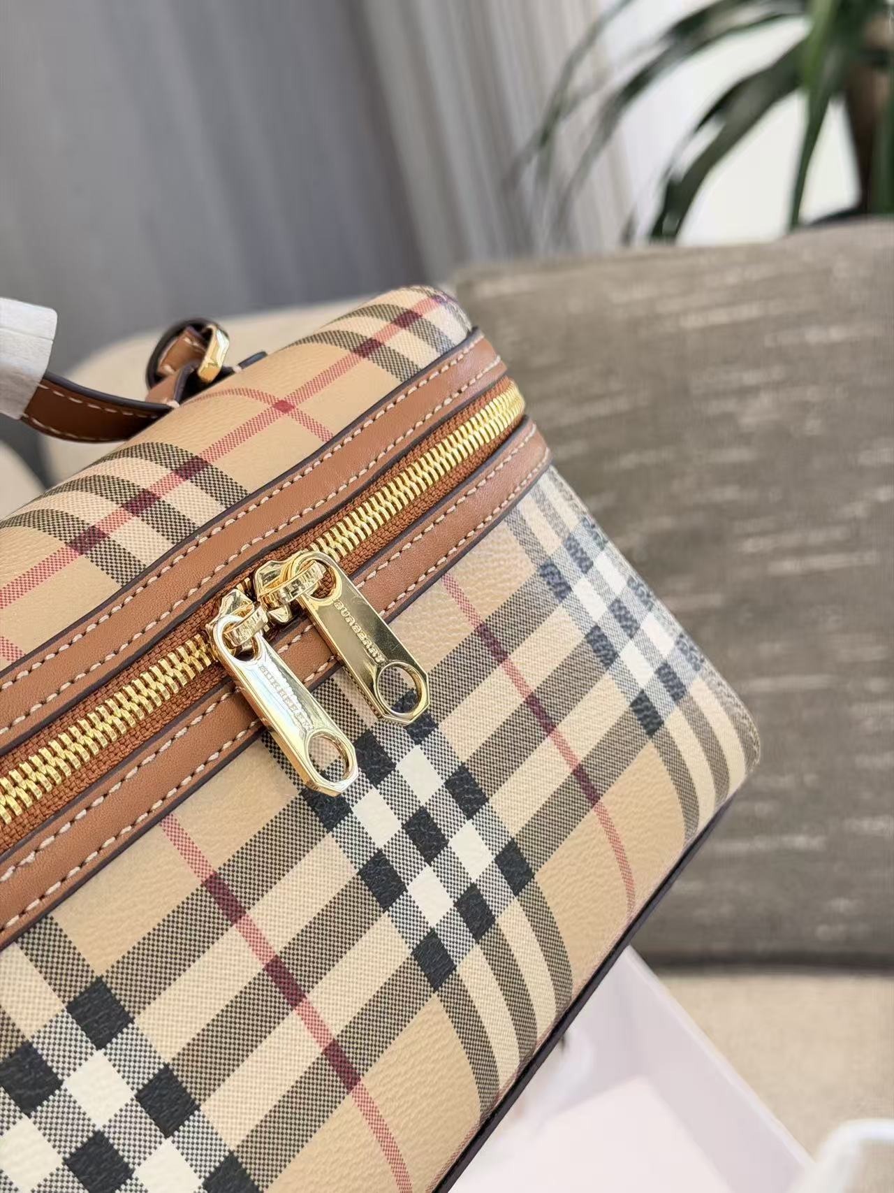 BUR8ERRYチェックハンドバッグ【50％割引+送料無料】