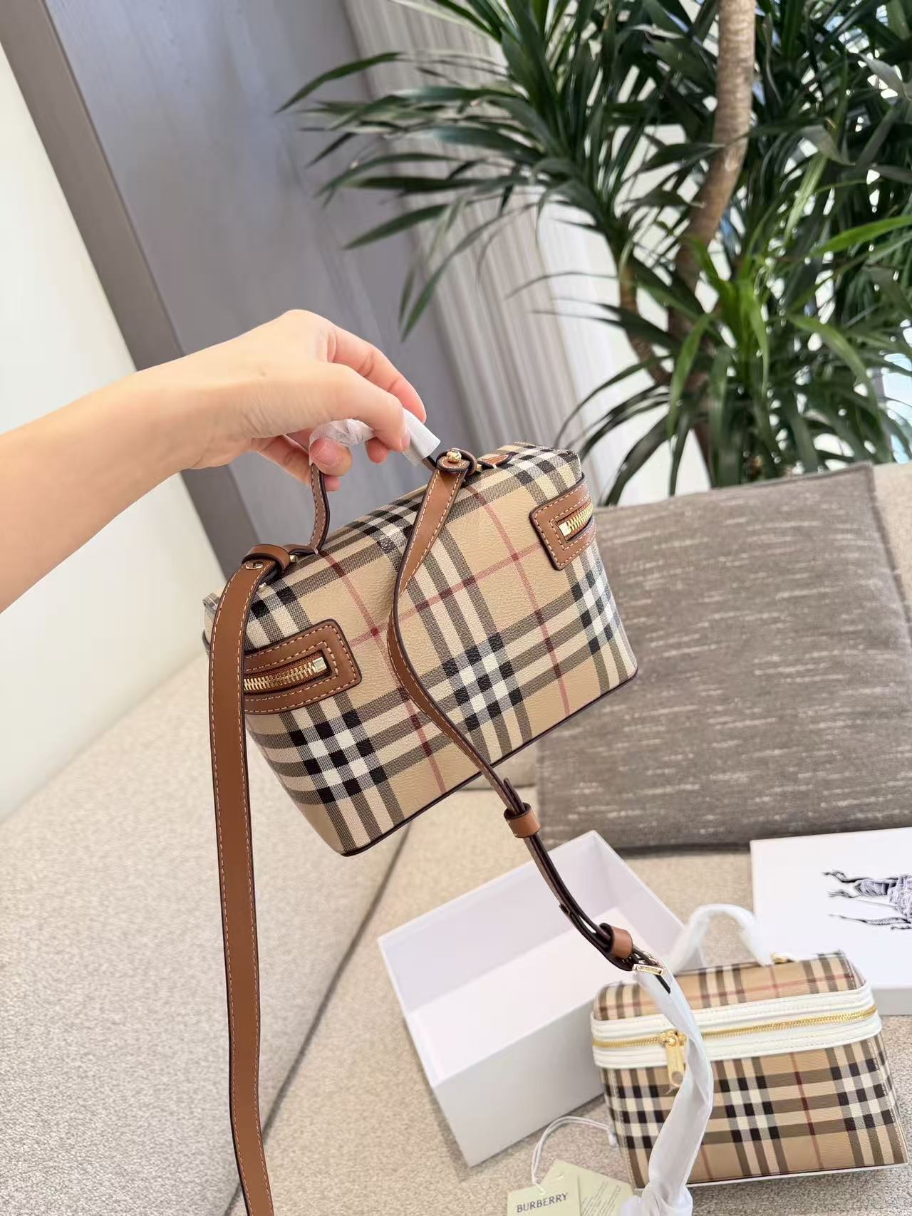 BUR8ERRYチェックハンドバッグ【50％割引+送料無料】