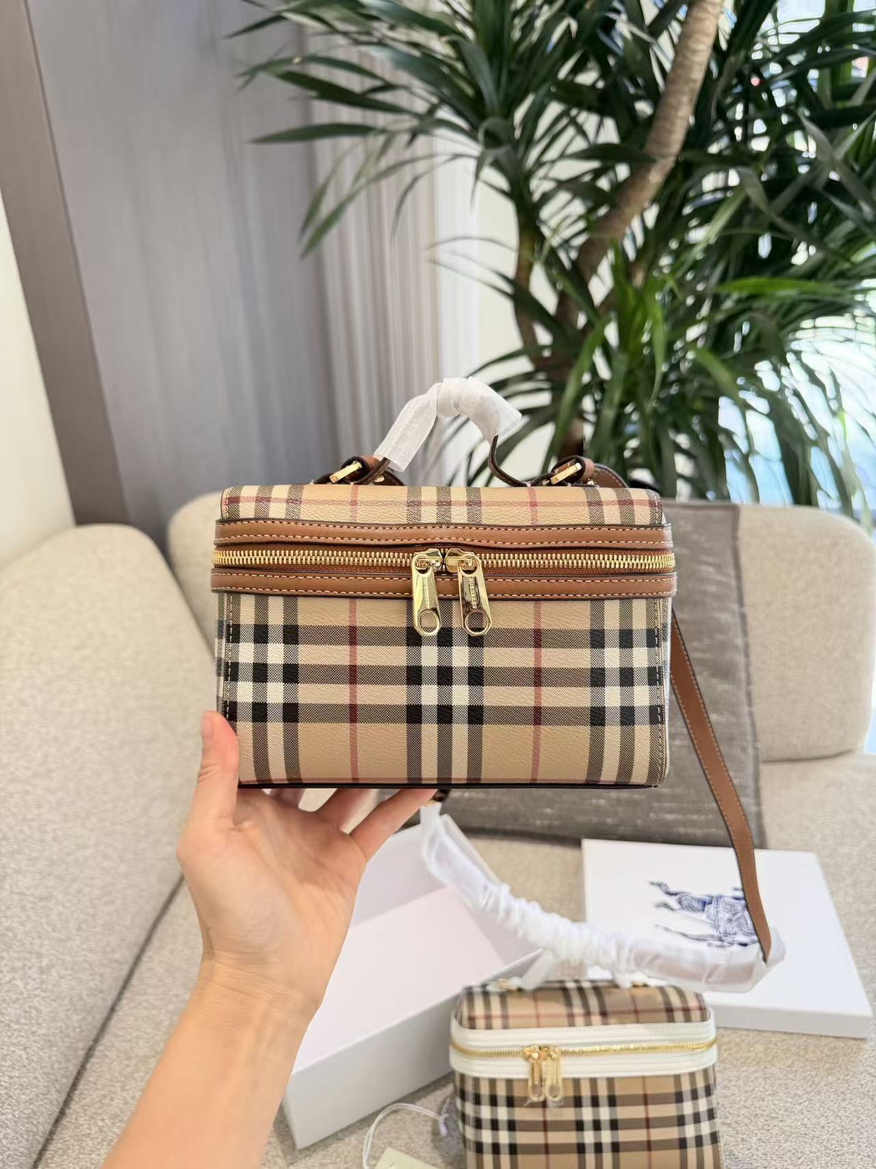 BUR8ERRYチェックハンドバッグ【50％割引+送料無料】