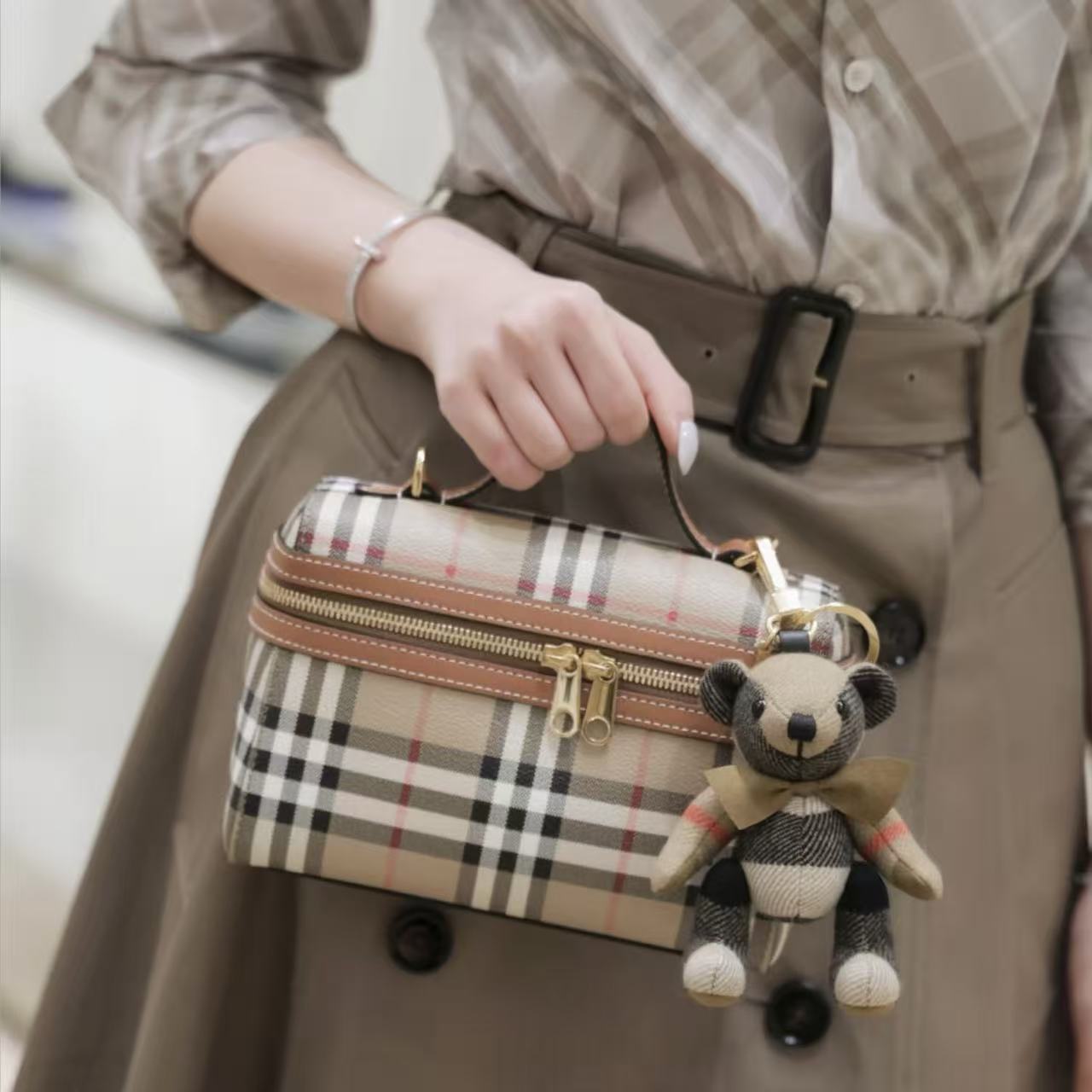 BUR8ERRYチェックハンドバッグ【50％割引+送料無料】