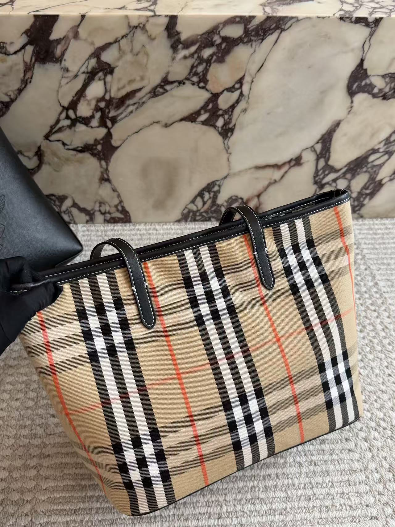 BUR8ERRYチェックトートバッグ【50％割引+送料無料】