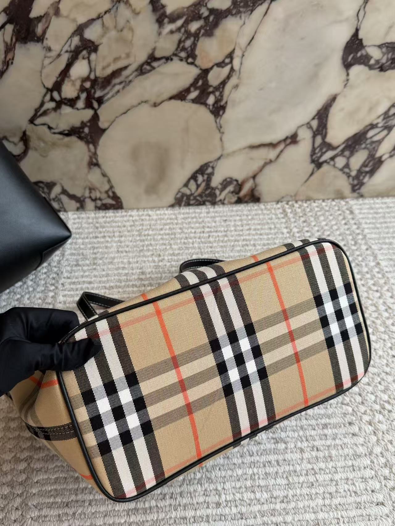 BUR8ERRYチェックトートバッグ【50％割引+送料無料】