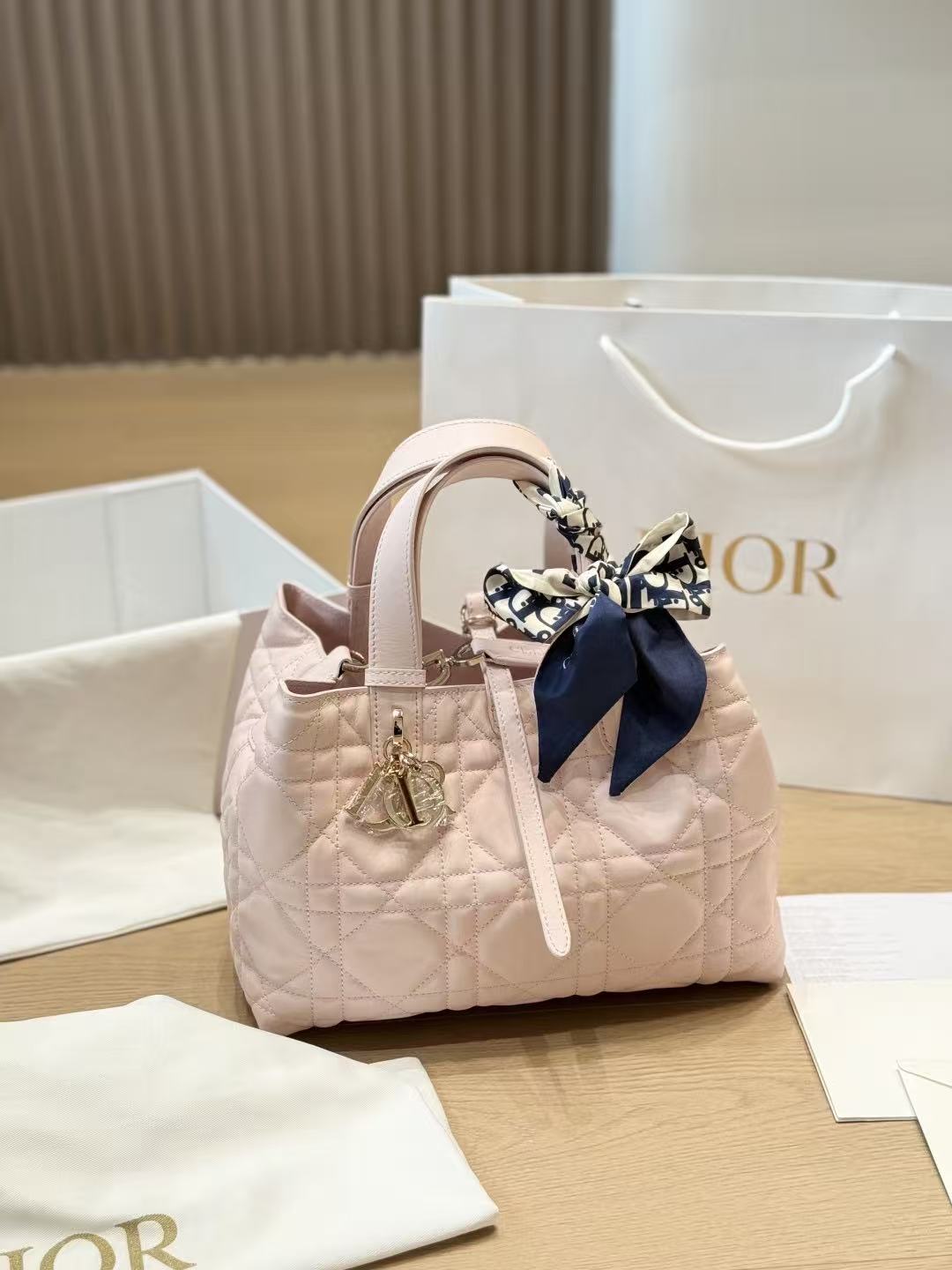 DI0Rピンクのハンドバッグ【50%割引+送料無料】