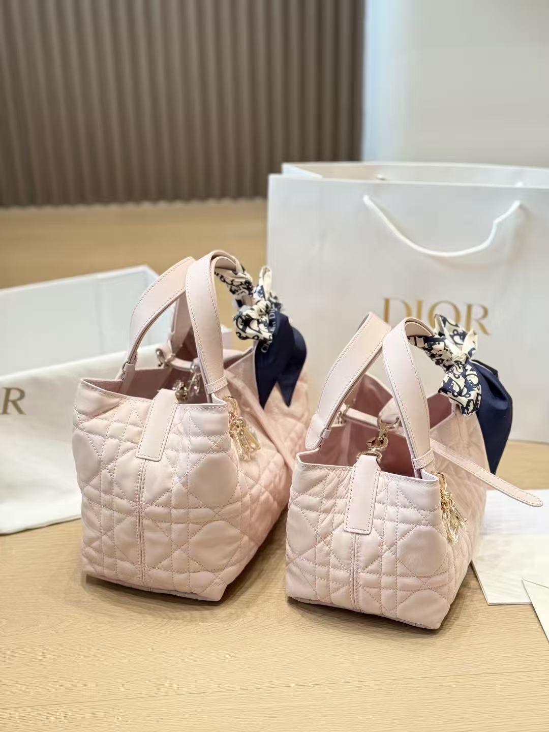 DI0Rピンクのハンドバッグ【50%割引+送料無料】