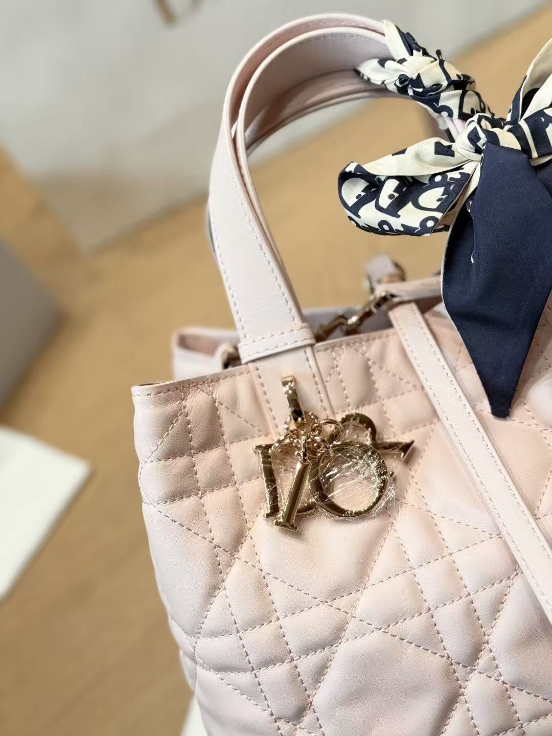 DI0Rピンクのハンドバッグ【50%割引+送料無料】