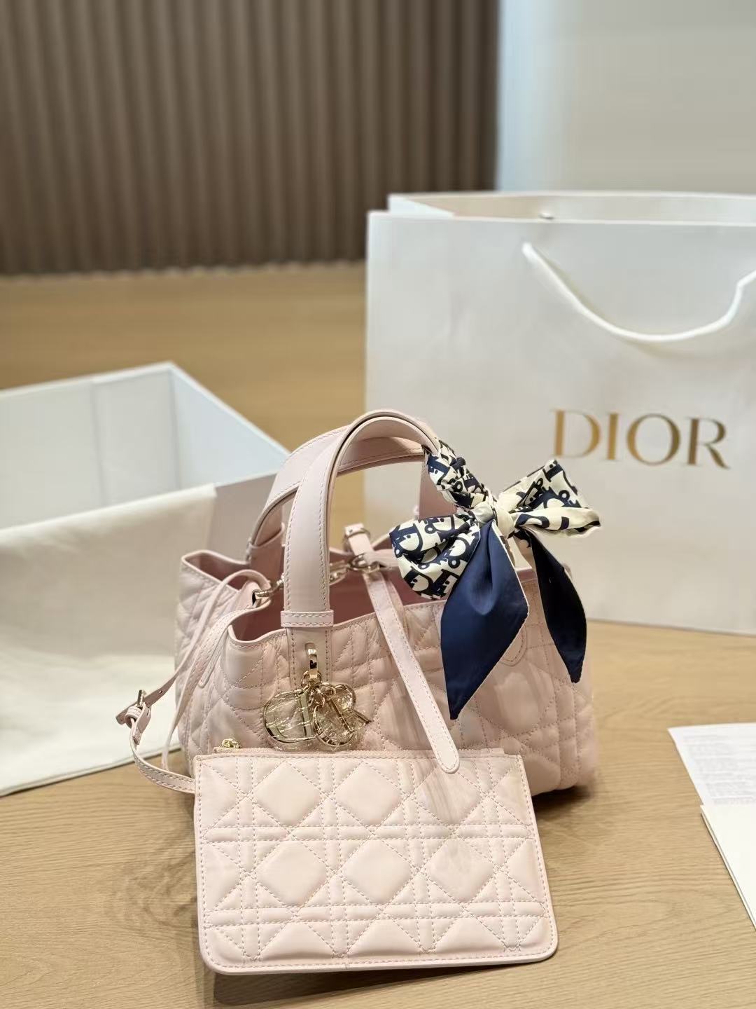 DI0Rピンクのハンドバッグ【50%割引+送料無料】