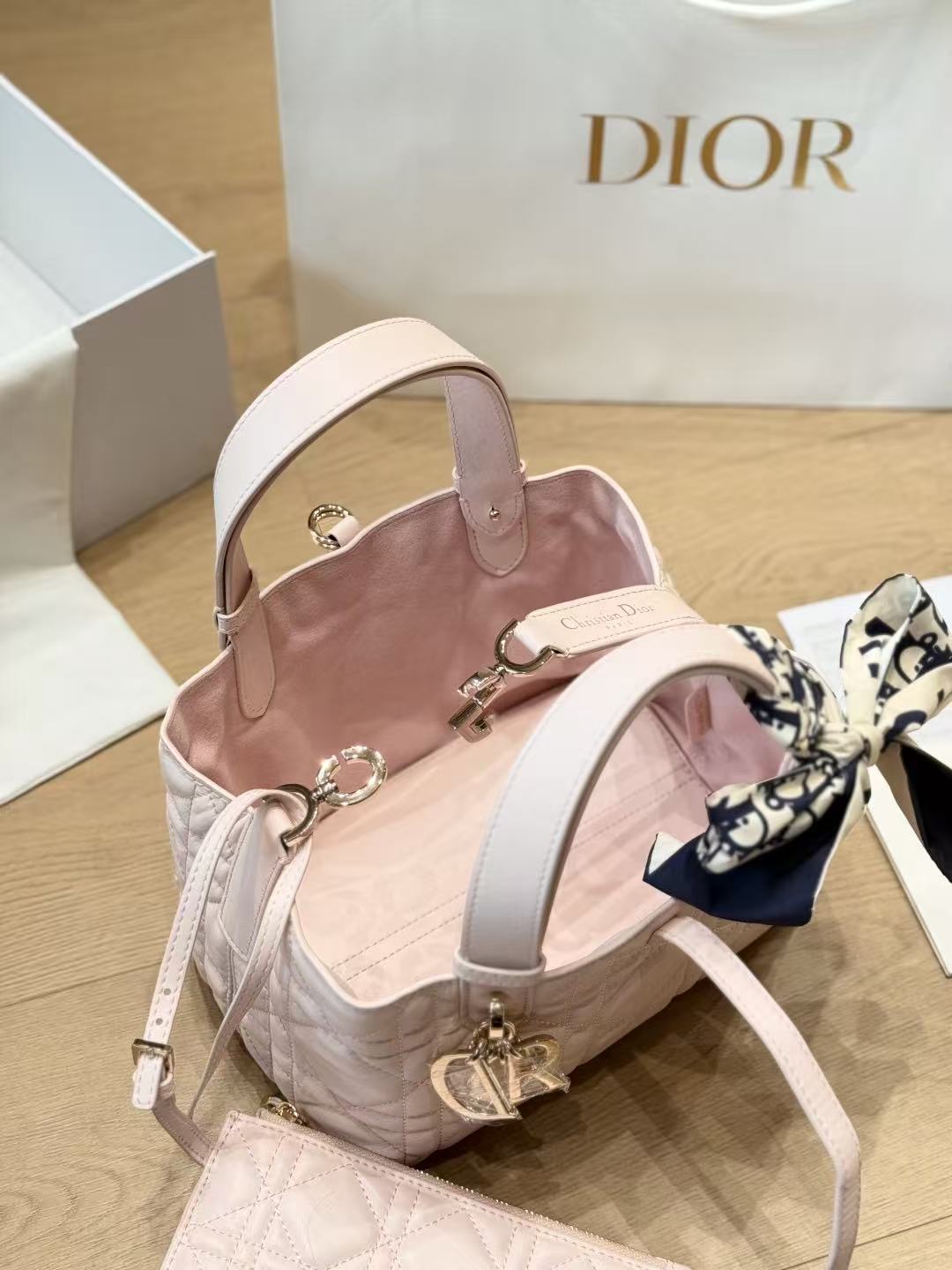 DI0Rピンクのハンドバッグ【50%割引+送料無料】