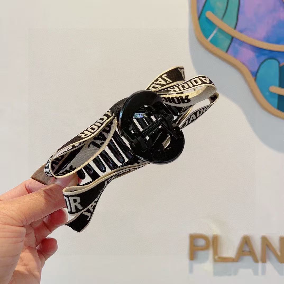 DIORレターヘアクリップ【50%割引+送料無料】