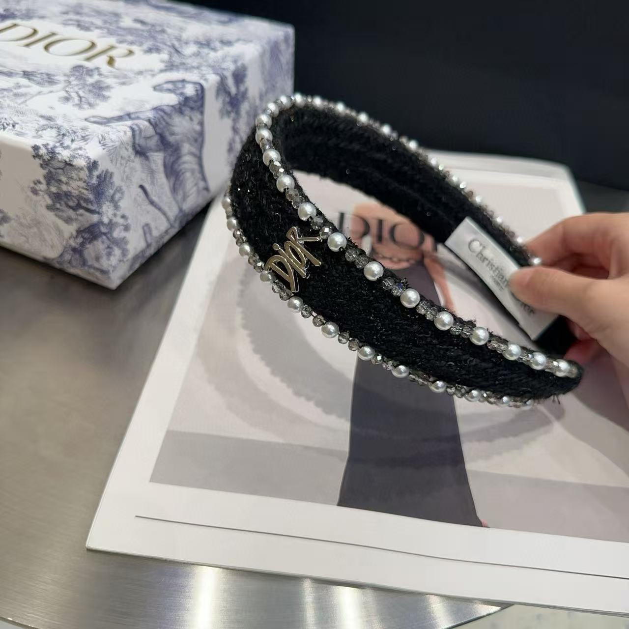 DIOR パールレター ヘッドバンド【50％割引+送料無料】