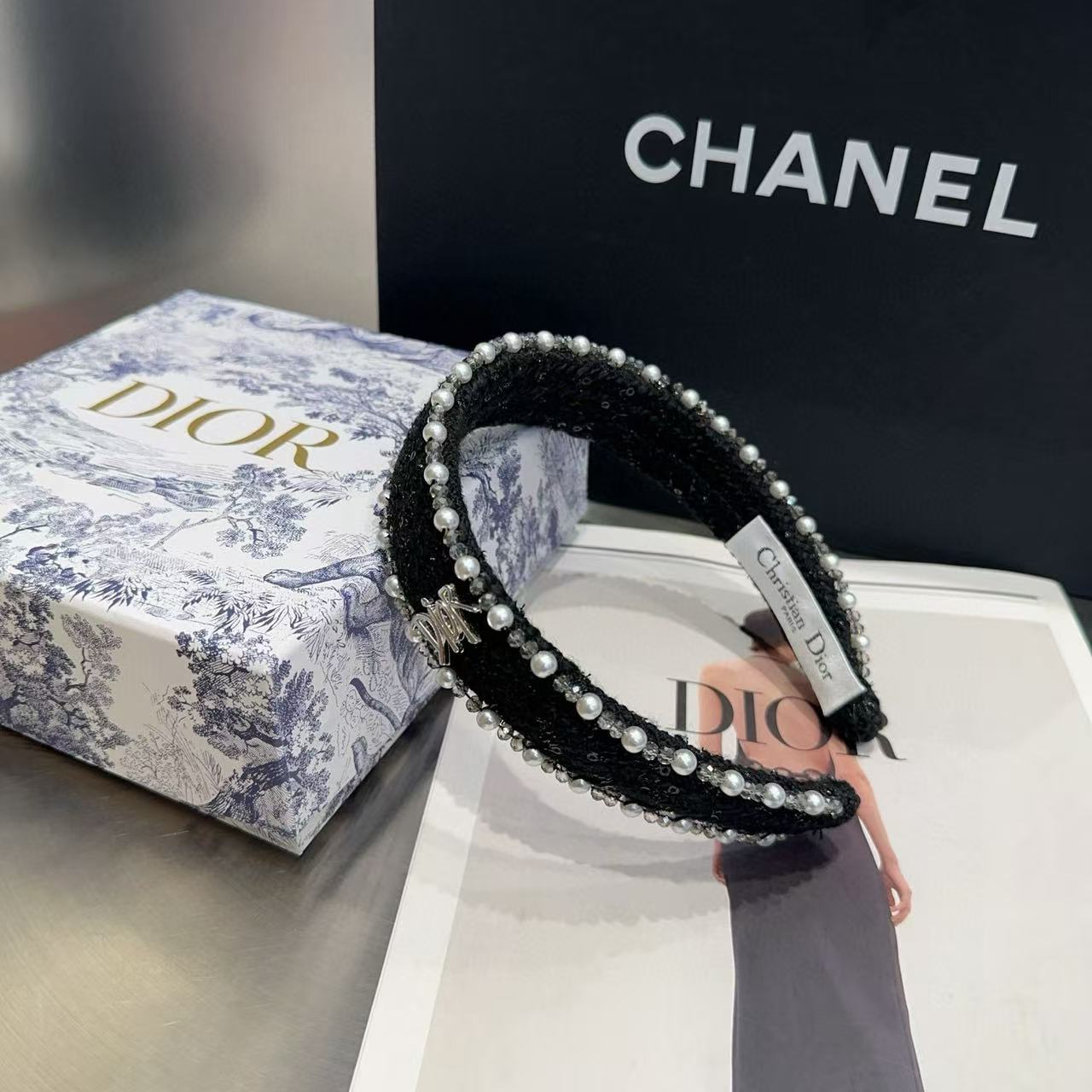 DIOR パールレター ヘッドバンド【50％割引+送料無料】