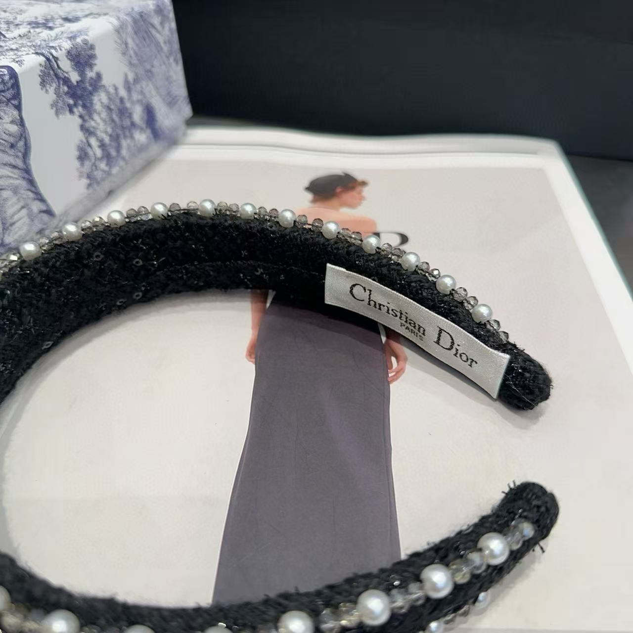 DIOR パールレター ヘッドバンド【50％割引+送料無料】