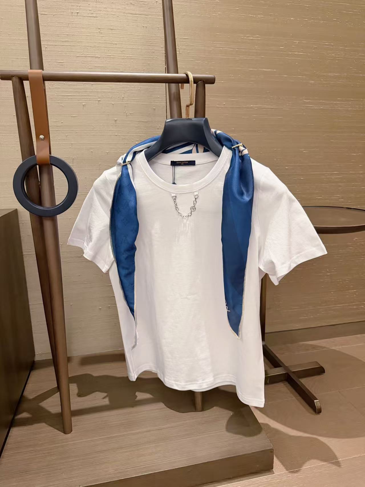 LVスカーフ、Tシャツ、スカートのツーピースセット【50％割引+送料無料】