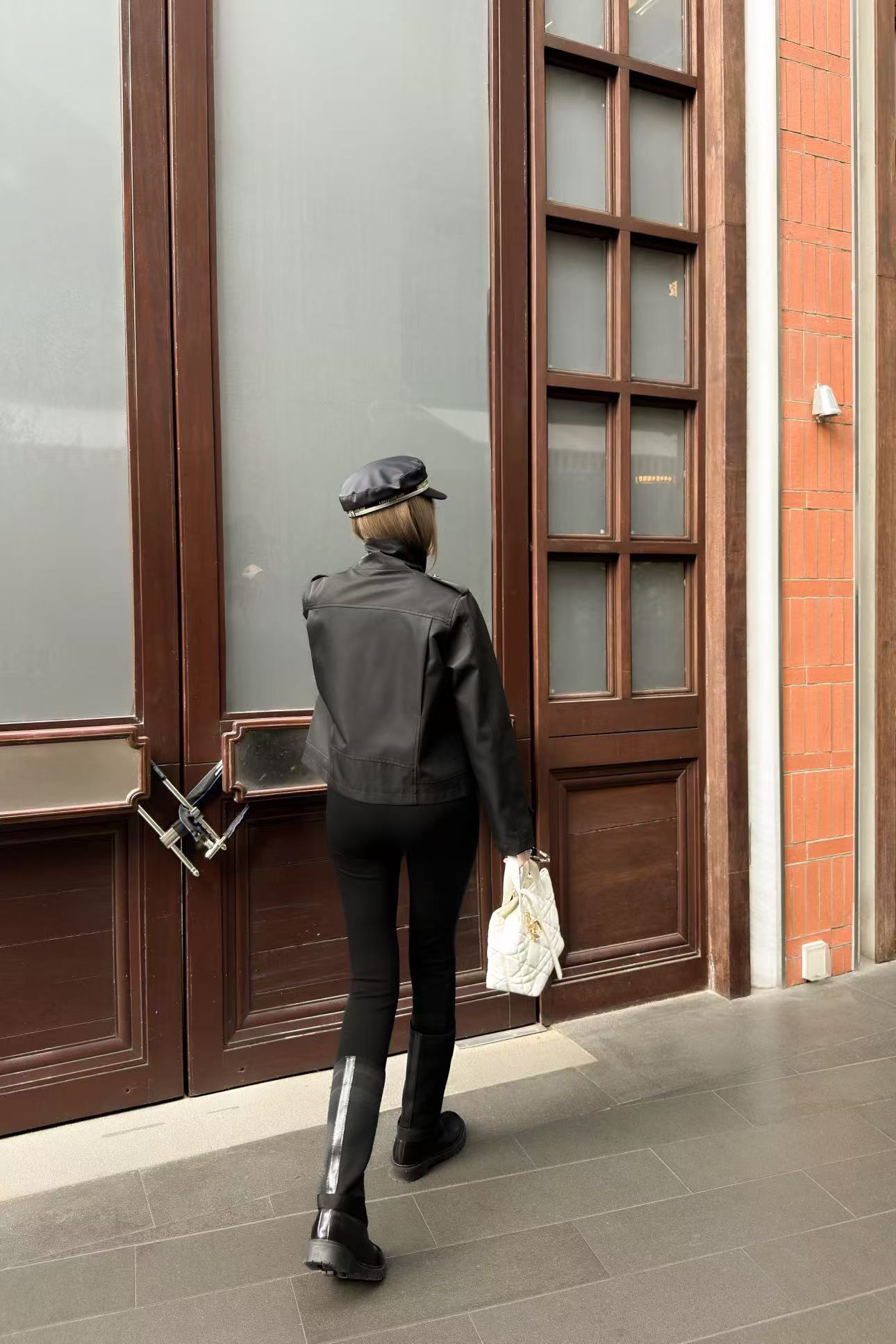 DIOR 高品質刺繍ビー ショートジャケット【50％割引+送料無料】