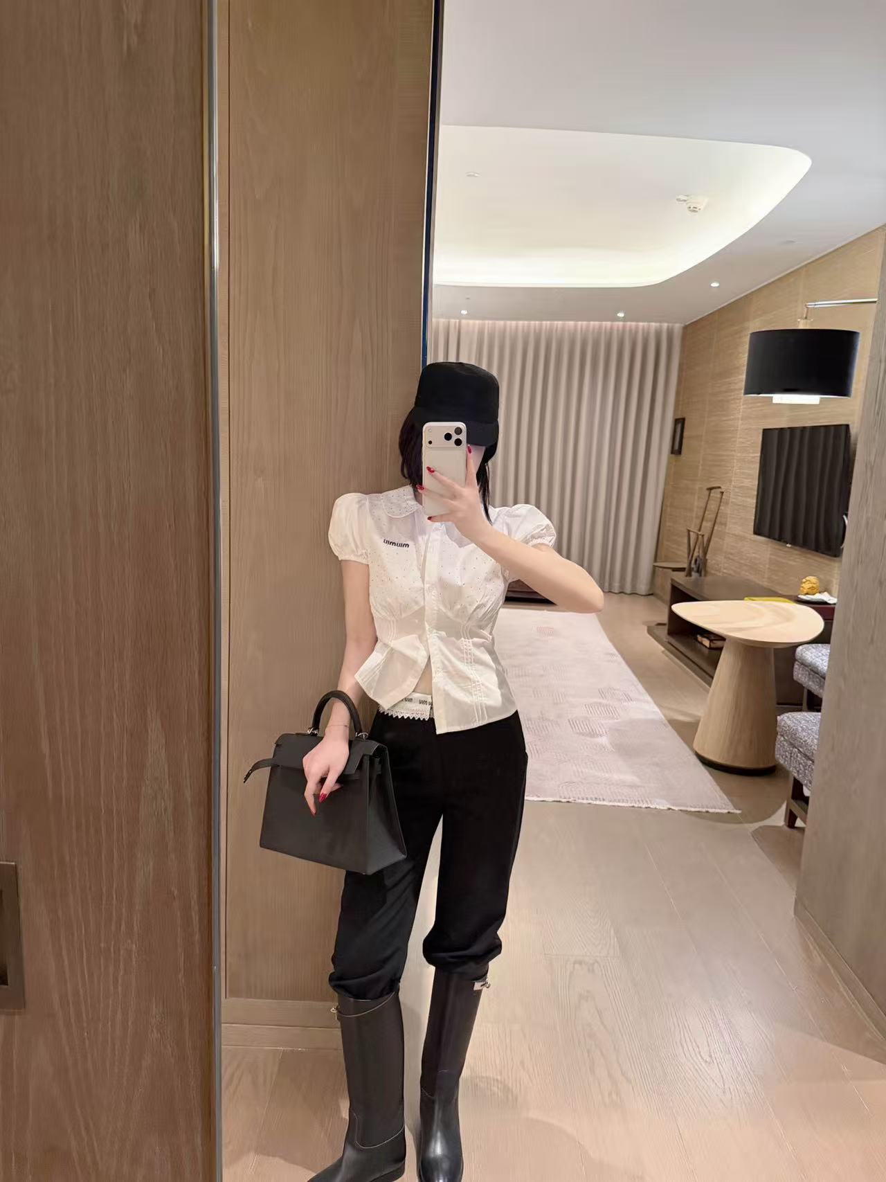 M1UM1U ラインストーン パフスリーブ ブラウス【50％割引+送料無料】