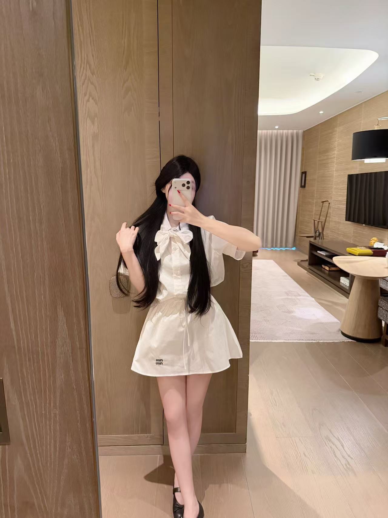 M1UM1U シャツ+スカート ツーピースセット【50%割引+送料無料】