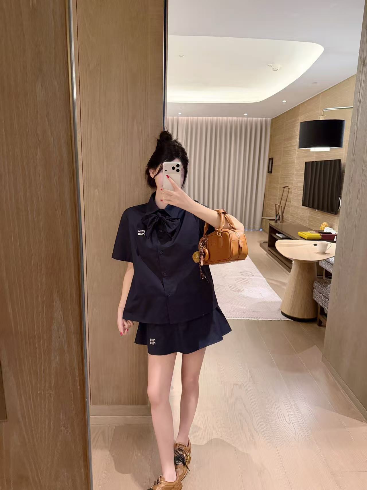 M1UM1U シャツ+スカート ツーピースセット【50%割引+送料無料】