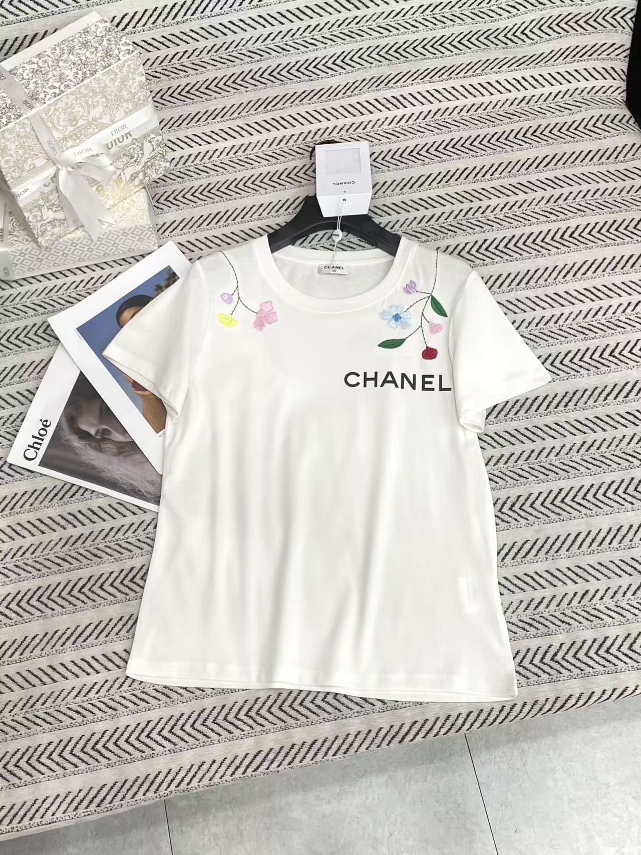 CHANE1 刺繍花文字Tシャツ【50%割引+送料無料】