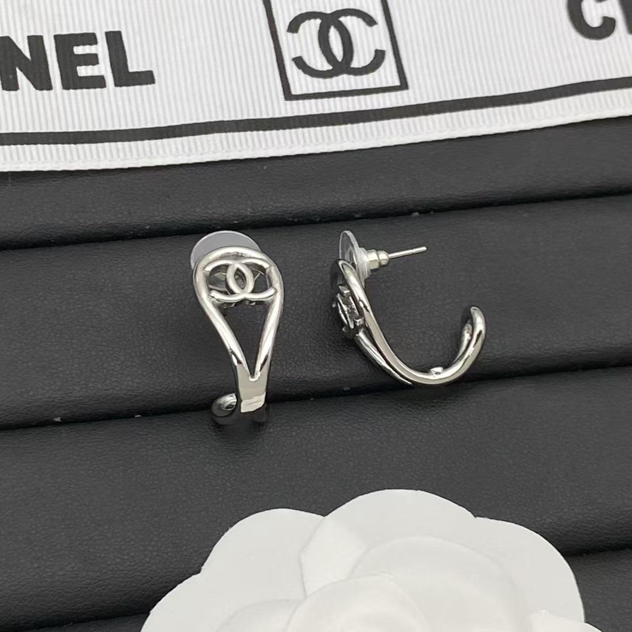 CHANE1 ダブルC イヤリング【50％割引+送料無料】