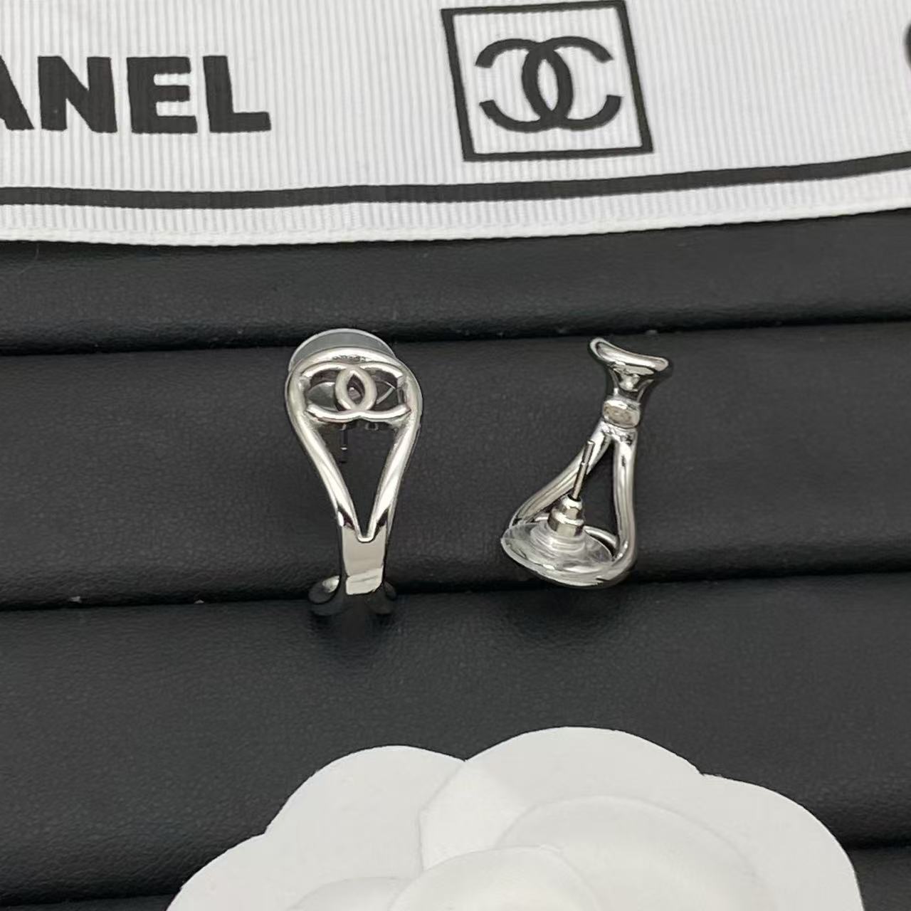 CHANE1 ダブルC イヤリング【50％割引+送料無料】