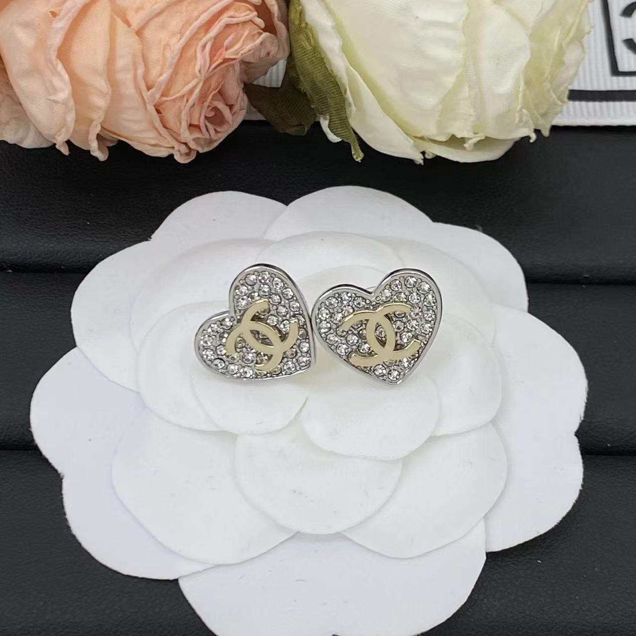 CHANE1 ダブルC ハート ダイヤモンド スタッドピアス【50％割引+送料無料】