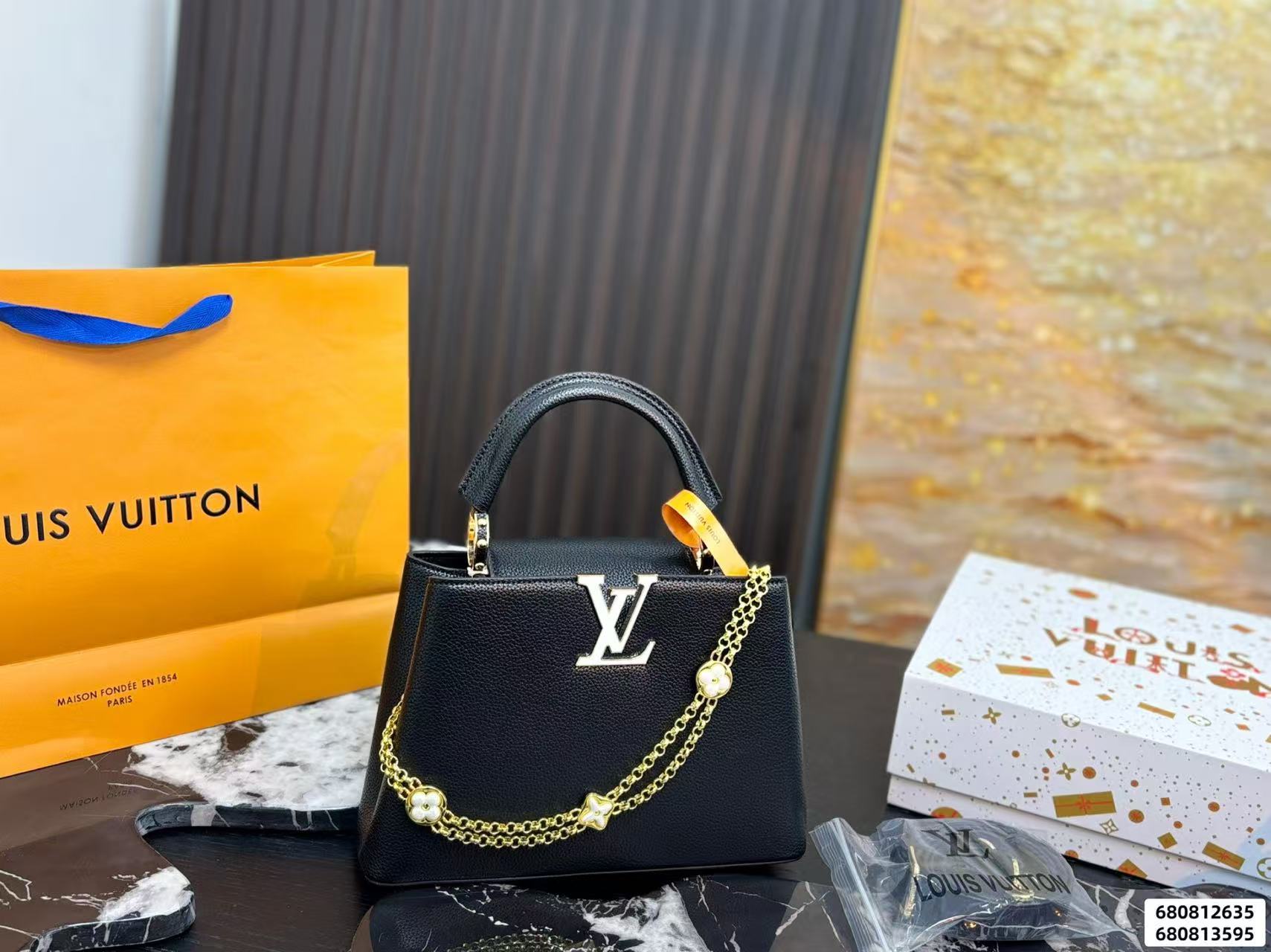 LV Capucinesハンドバッグ【50％割引+送料無料】
