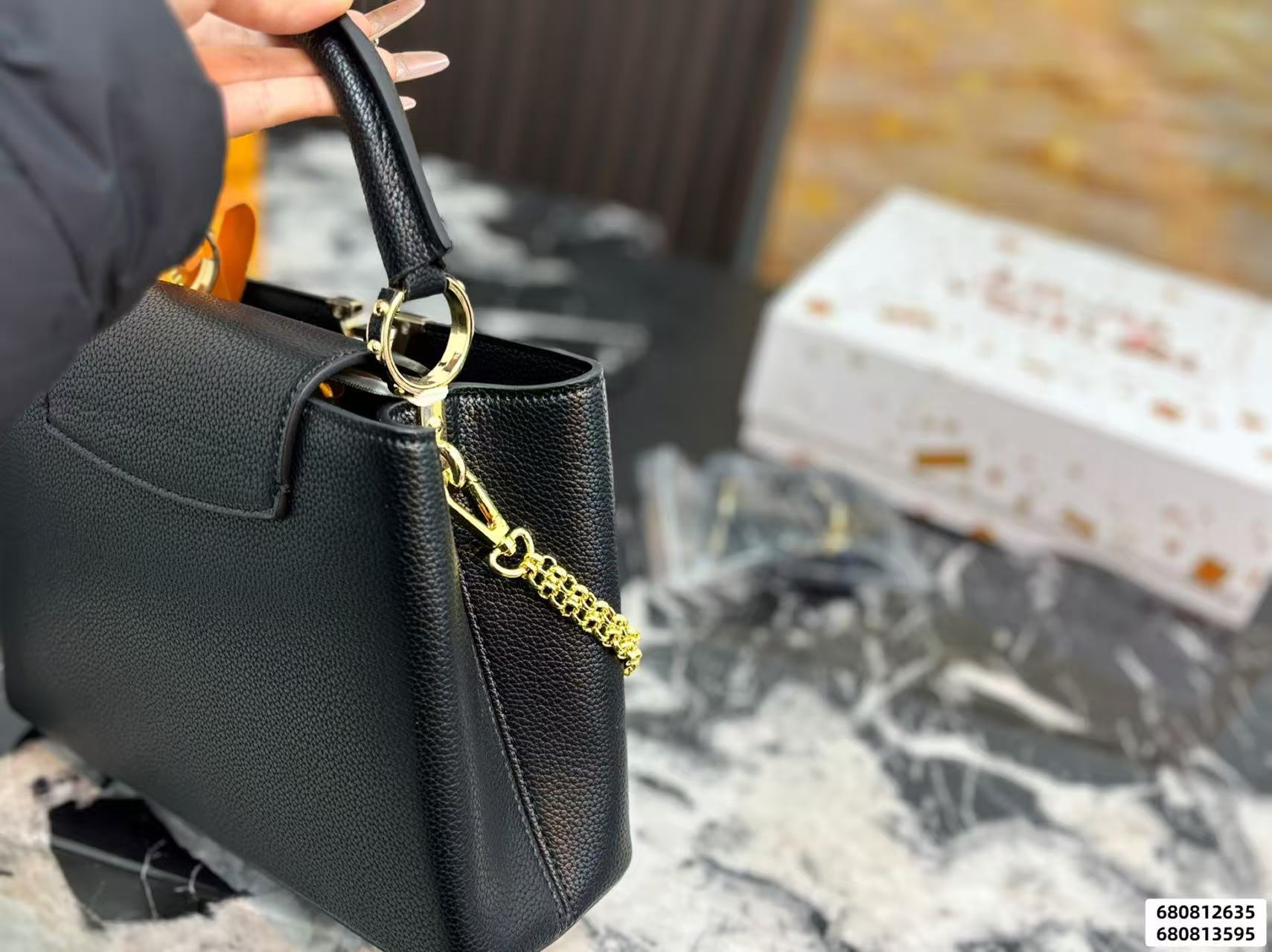 LV Capucinesハンドバッグ【50％割引+送料無料】