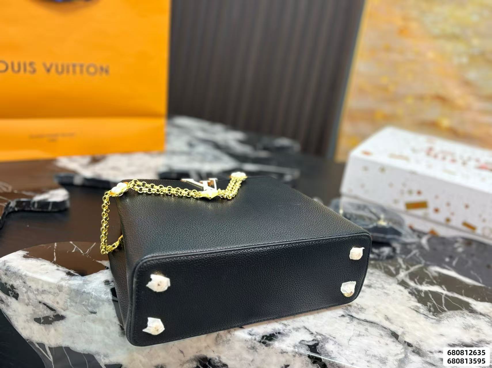 LV Capucinesハンドバッグ【50％割引+送料無料】