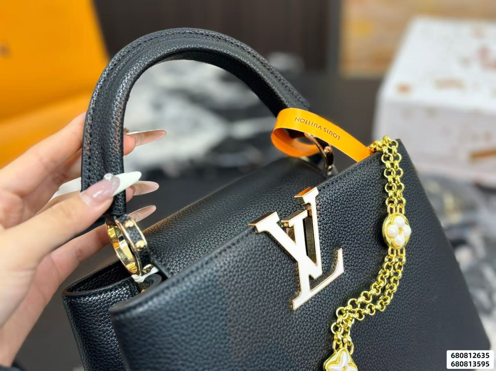 LV Capucinesハンドバッグ【50％割引+送料無料】