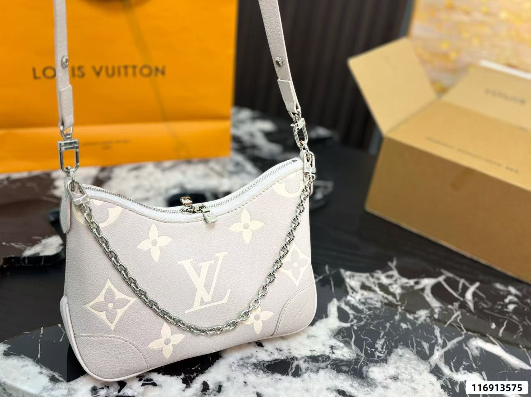 LV チェーン・クロワッサン・バッグ【50%割引+送料無料】