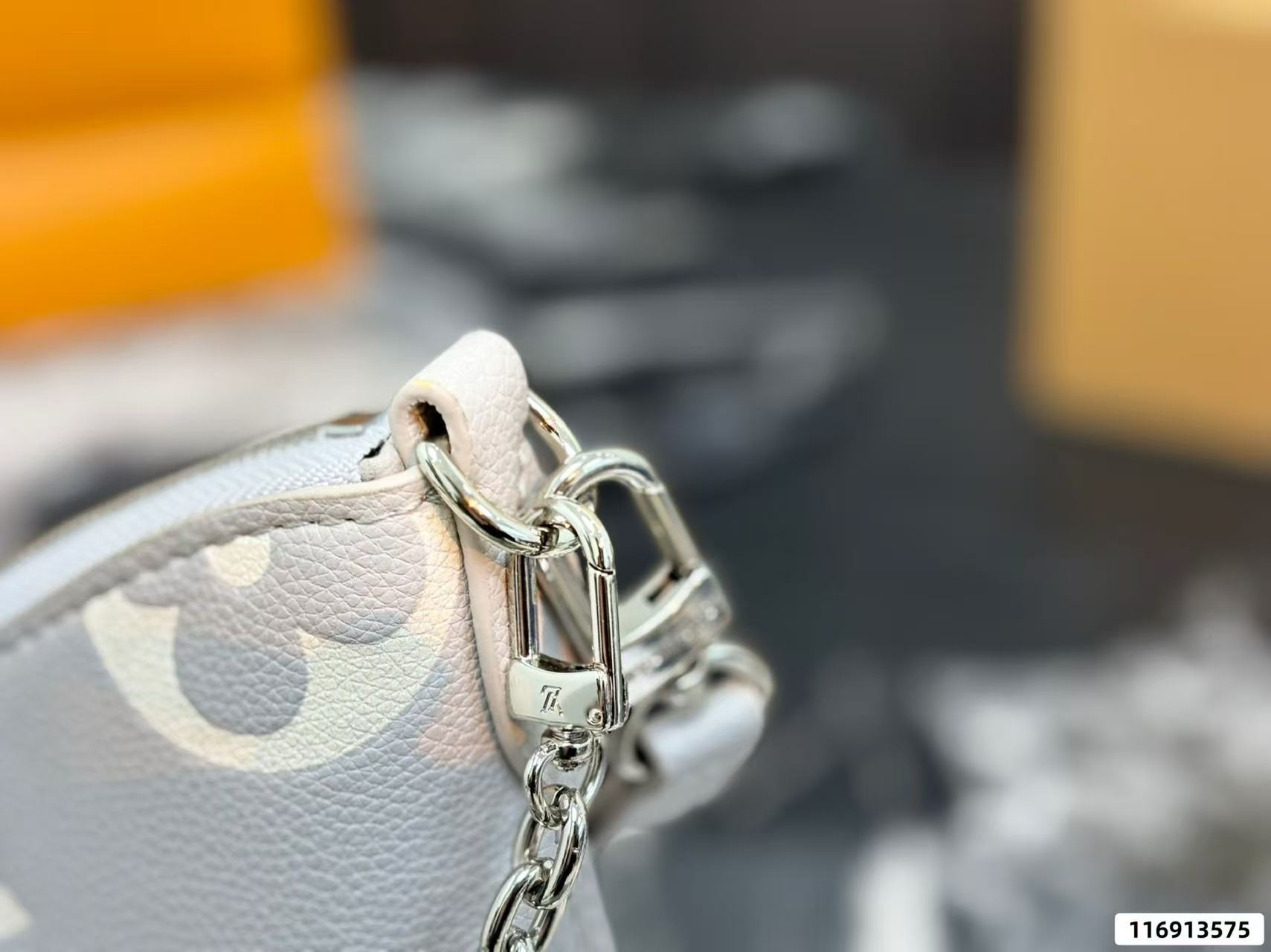 LV チェーン・クロワッサン・バッグ【50%割引+送料無料】