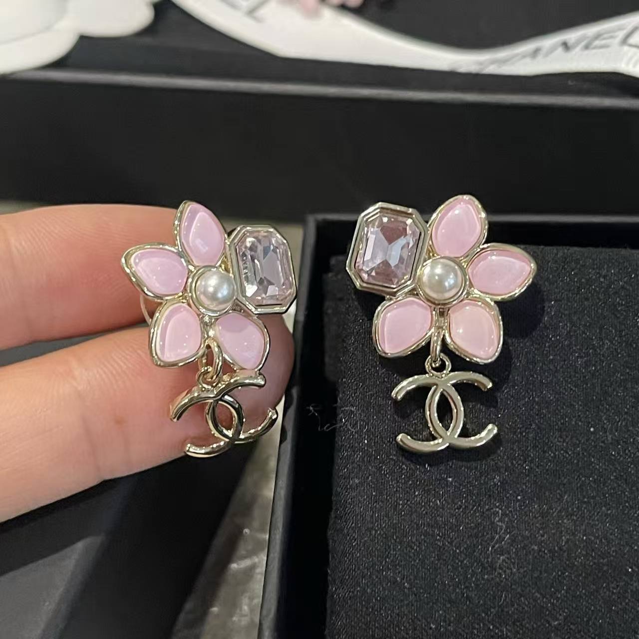 CHANE1 ピンクフラワー ダブルC ダイヤモンドスタッドピアス【50％割引+送料無料】