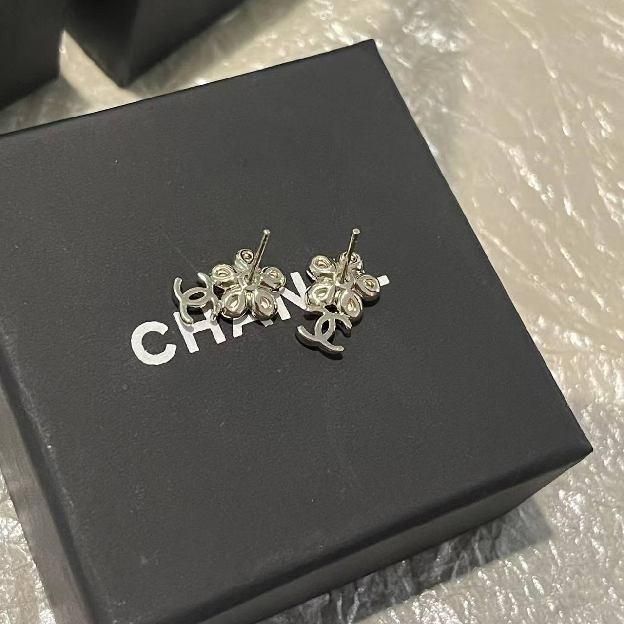 CHANE1 ダブルCフラワー スタッドピアス【50％割引+送料無料】